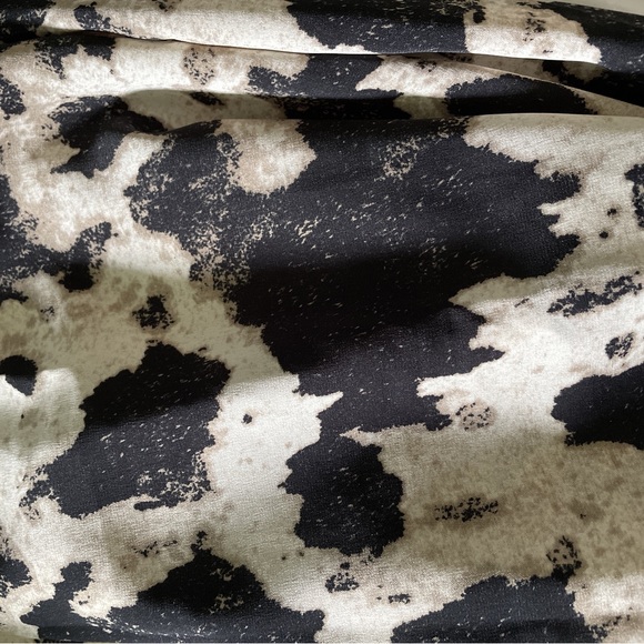 Animal Print, V neck blouse - Picture 8 of 8